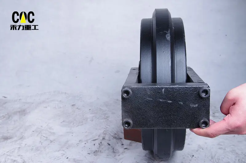 Wholesale Idler On Excavator - Excavator spare parts low price idler roller for bob cat e305 track idler for excavator – Heli detail pictures